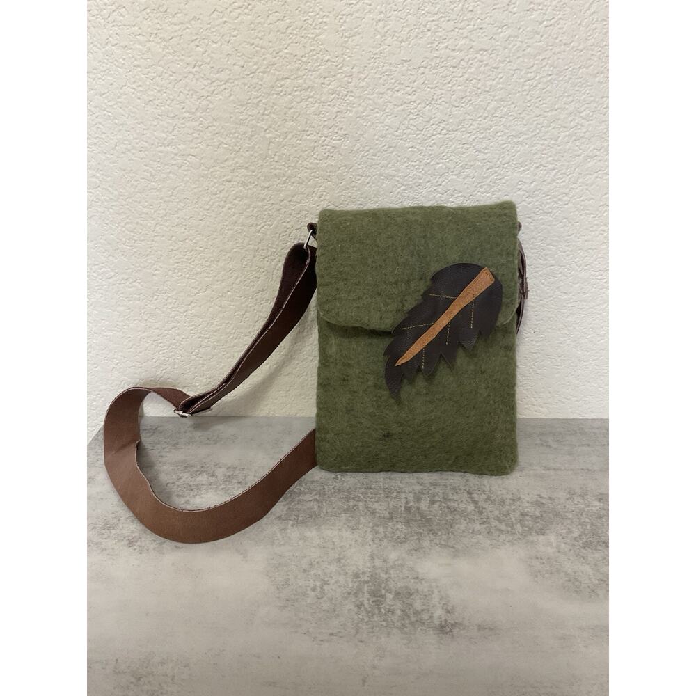 Backcountry Ambler Wool Felt Crossbody Purse Olive Green Leaf 9x8 Bag